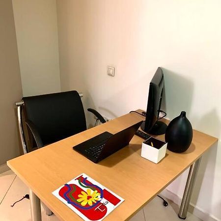 Spacious 4-Bedroom Family Home, 100M From Metro Ateny Zewnętrze zdjęcie