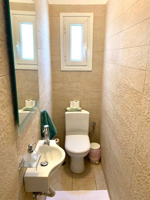 Spacious 4-Bedroom Family Home, 100M From Metro Ateny Zewnętrze zdjęcie