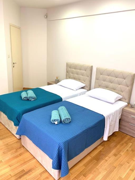 Spacious 4-Bedroom Family Home, 100M From Metro Ateny Zewnętrze zdjęcie