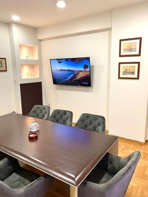 Spacious 4-Bedroom Family Home, 100M From Metro Ateny Zewnętrze zdjęcie